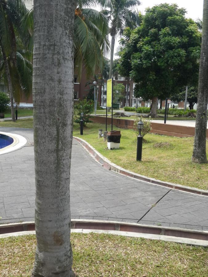 My Place Apartment Subang Jaya Buitenkant foto